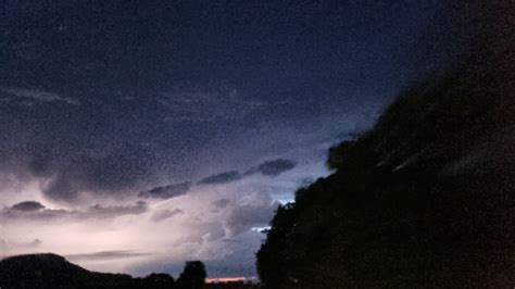 Orage nocturne violent : un bateau à la dérive dans le port  .